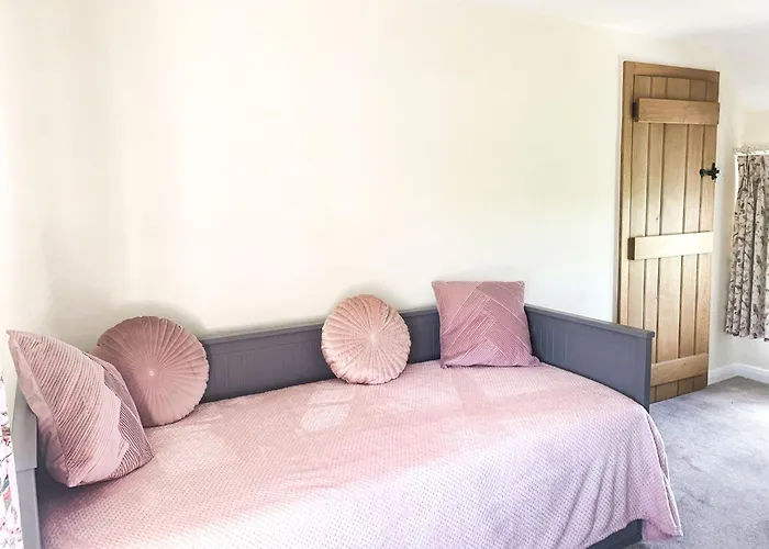 Hollywell Cottages